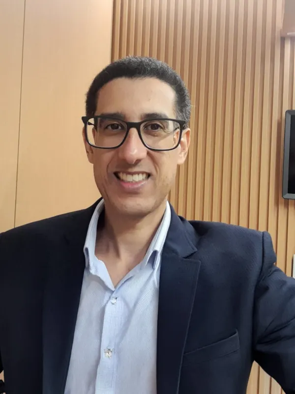 Dr. Alan Vicente